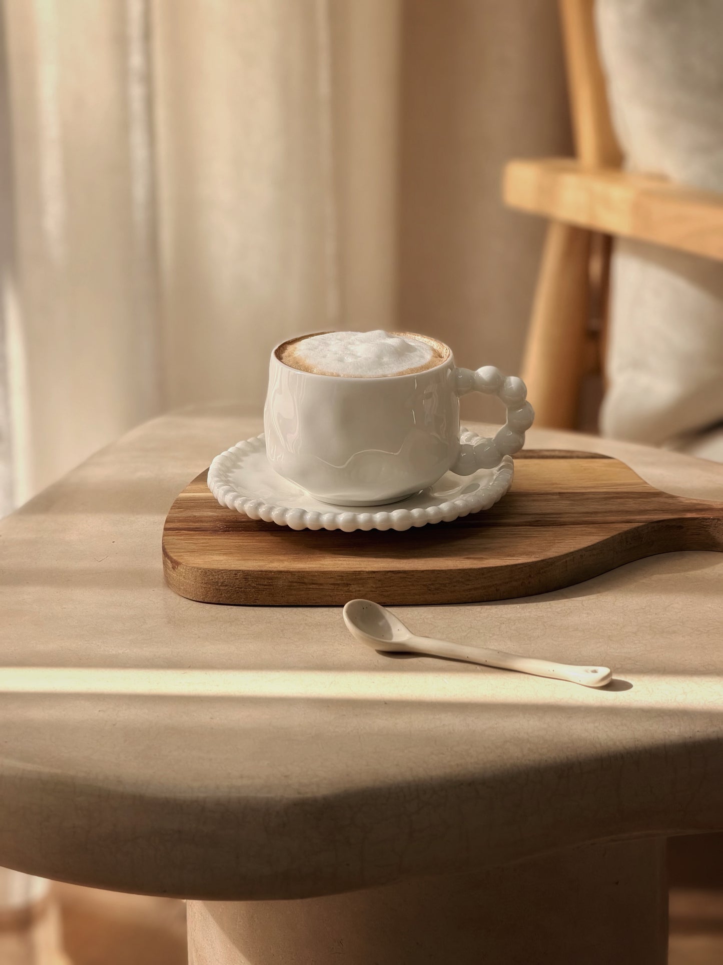 Luxe Almina Pearly Koffiekopjes Set met Schotel - 12-delig - Wit Porselein - 200 ml