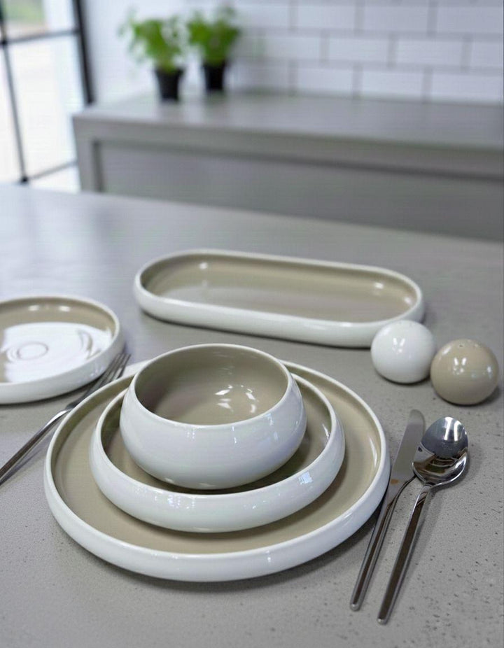Bavary Chubby Serviesset 27-delig – Modern Porselein – Wit &amp; Taupe – Organische Ronde Vormen